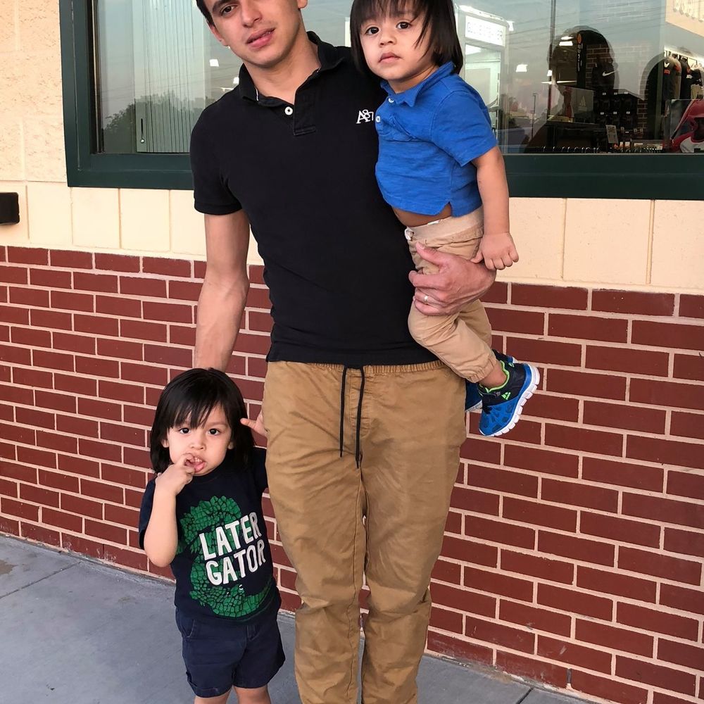 Meet your Posher, Alcides